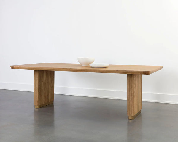 KALLA DINING TABLE