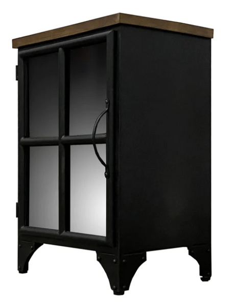 TRADITIONAL NIGHTSTAND