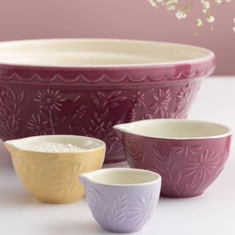 IN THE MEADOW MEASURING CUPS