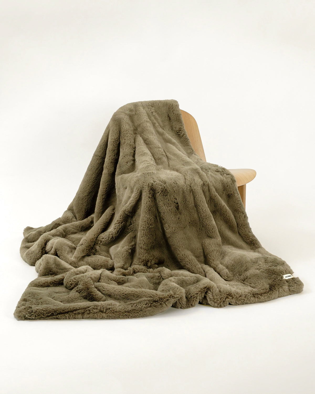 NORMY FAUX FUR THROW BLANKET