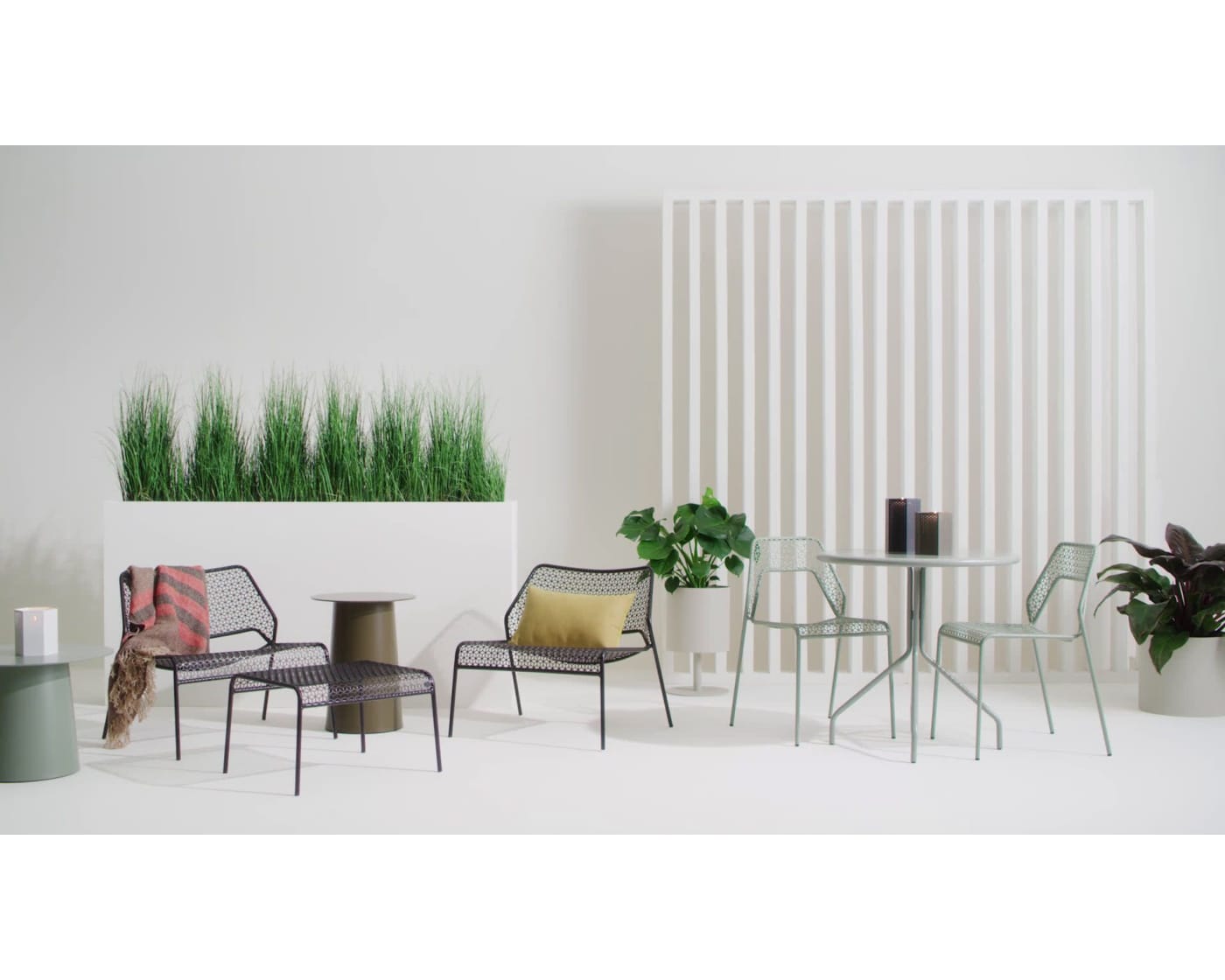 HOT MESH LOUNGE CHAIR